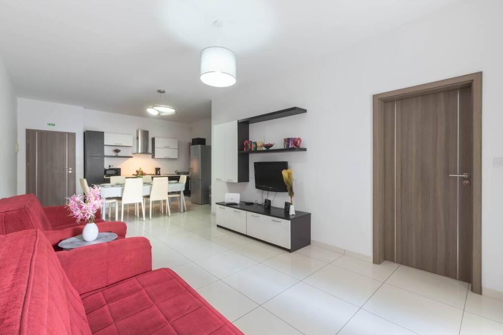 Modern Apt. Close To The Square St. Paul's Bay Exterior photo