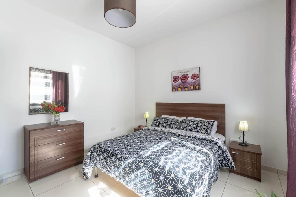 Modern Apt. Close To The Square St. Paul's Bay Exterior photo