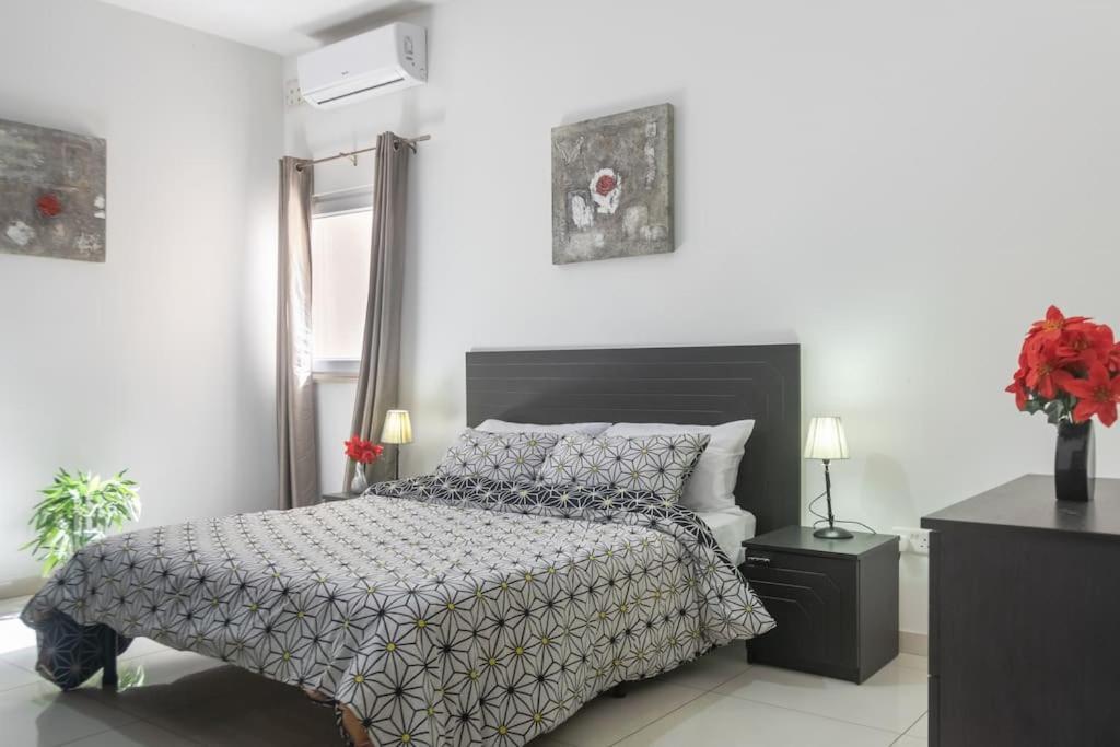 Modern Apt. Close To The Square St. Paul's Bay Exterior photo