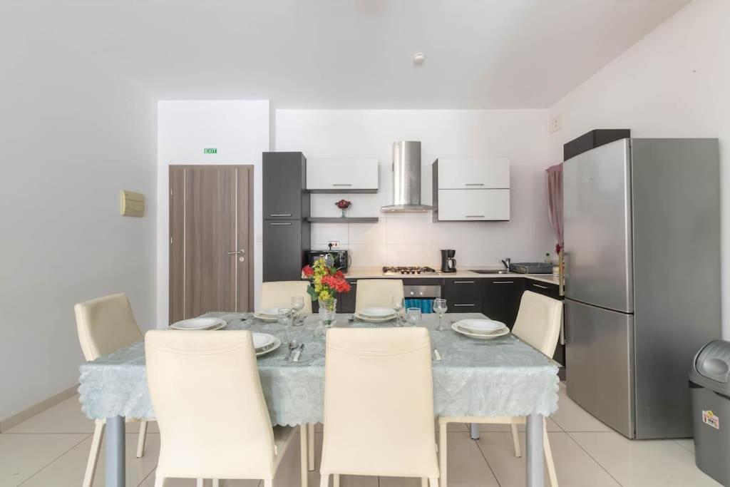 Modern Apt. Close To The Square St. Paul's Bay Exterior photo